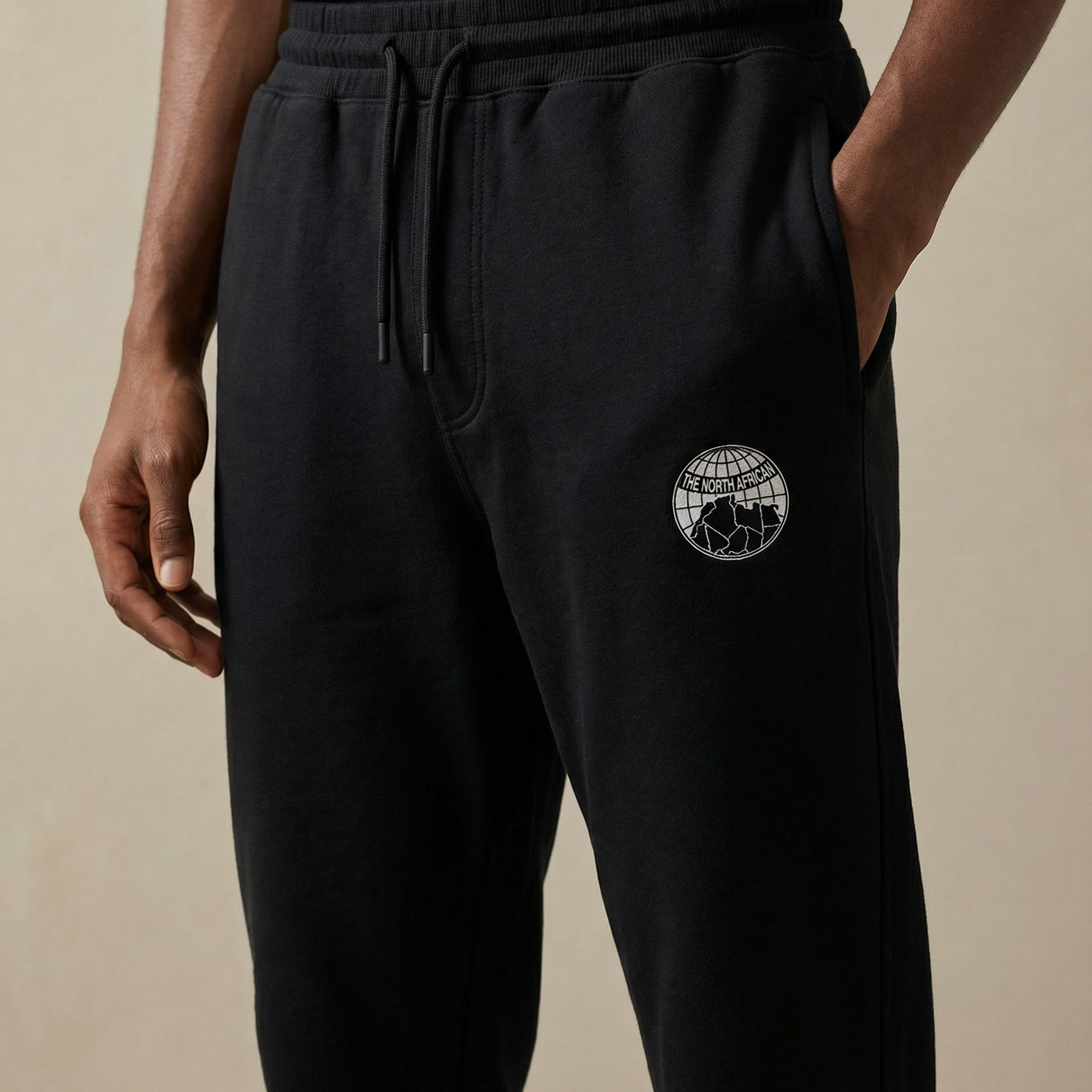 TNA ESSENTIALS | Joggingbroek (Donker) 